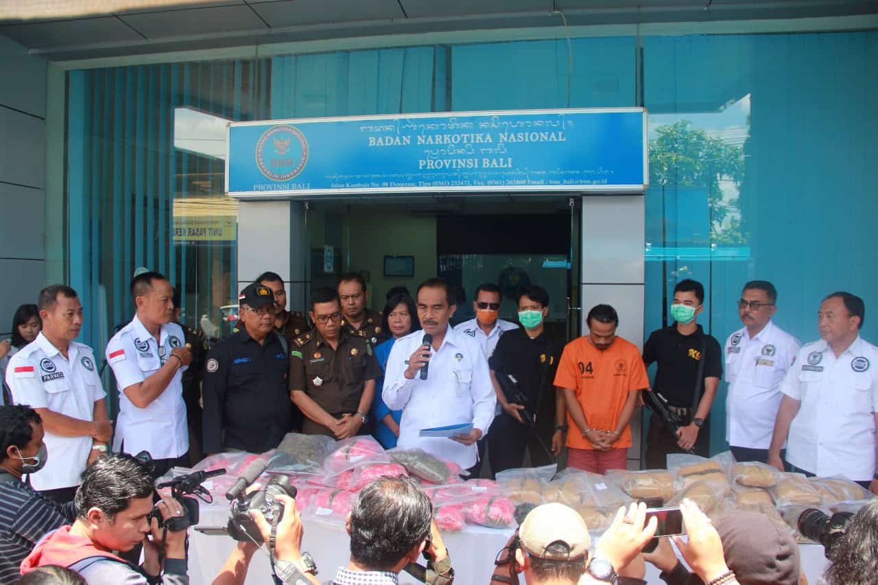 PEMUSNAHAN BARANG BUKTI GANJA JARINGAN MEDAN – BALI PEMUSNAHAN BARANG BUKTI GANJA JARINGAN MEDAN – BALI