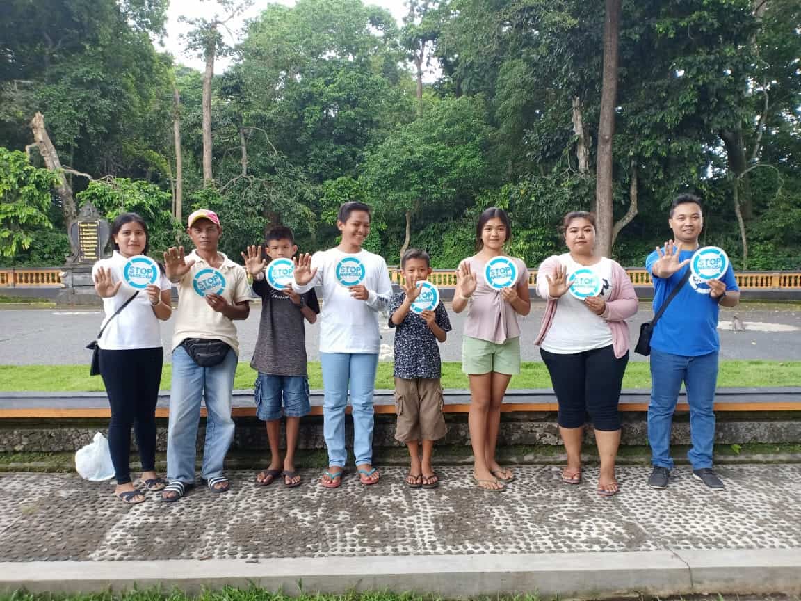 Kampanye Stop Narkoba Dengan Pemahaman P4GN Pada masyarakat umum dan Pembagian Brosur, Leaflet dan Stiker Stop Narkoba