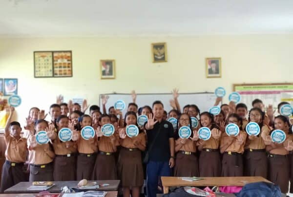 Pemahaman P4GN kepada Pelajar Sekolah Menengah Pertama dan Pembagian Brosur, leaflet dan stiker Stop Narkoba