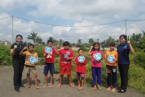 Penyebaran brosur Informasi tentang dampak/bahaya narkoba secara dini