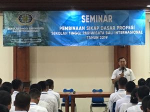 Sosialisasi Bahaya Penyalahgunaan Narkoba dalam rangka Pembinaan Sikap Dasar Profesi bagi Mahasiswa STPBI Bali TA 2019
