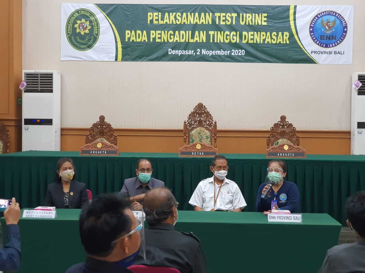 Sosialisasi P4GN dan Kampanye tagar #hidup100persen dengan Media Tatap Muka bagi para Pegawai Pengadilan Tinggi Denpasar Sosialisasi P4GN dan Kampanye tagar #hidup100persen dengan Media Tatap Muka bagi para Pegawai Pengadilan Tinggi Denpasar
