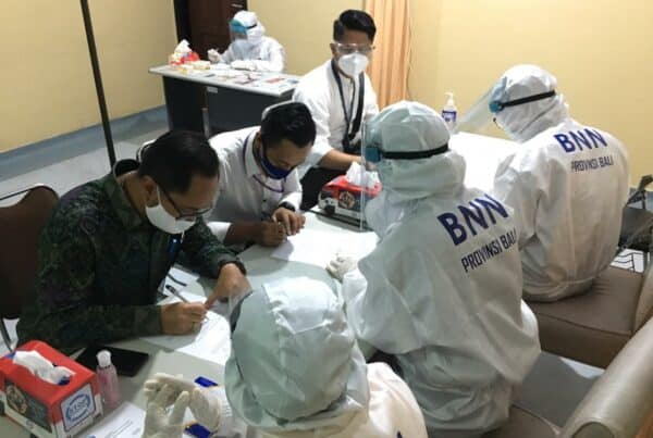 Pelaksanaan Pemeriksaan tes urine narkoba bagi para Calon Bupati dan Wakil Bupati Jemberana dan Karangasem Pelaksanaan Pemeriksaan tes urine narkoba bagi para Calon Bupati dan Wakil Bupati Jemberana dan Karangasem