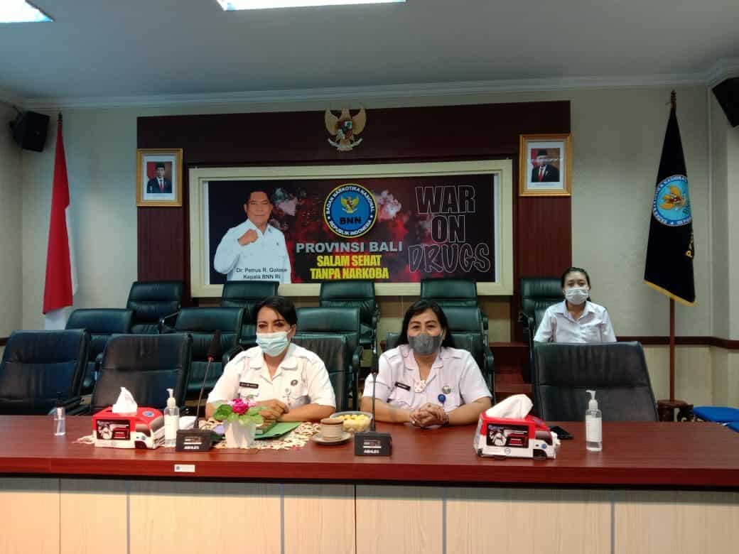 Video Conference Perkembangan Covid dan Kebijakan Pimpinan Antisipasi di Lingkungan Kerja. Konsep Otomatis