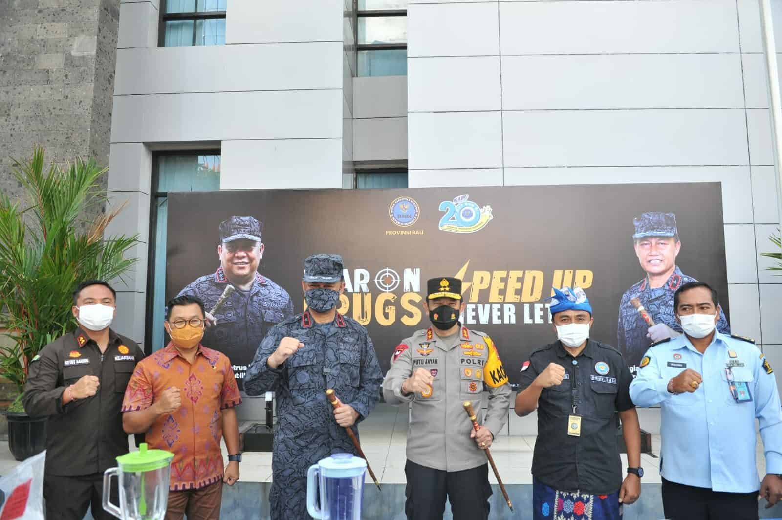 PEMUSNAHAN BARANG BUKTI METAMFETAMINA/SHABU 2 JARINGAN HASIL PENGUNGKAPAN TP NARKOTIKA BIDANG PEMBERANTASAN BNNP BALI DALAM RANGKA HUT BNN RI KE 20 Konsep Otomatis