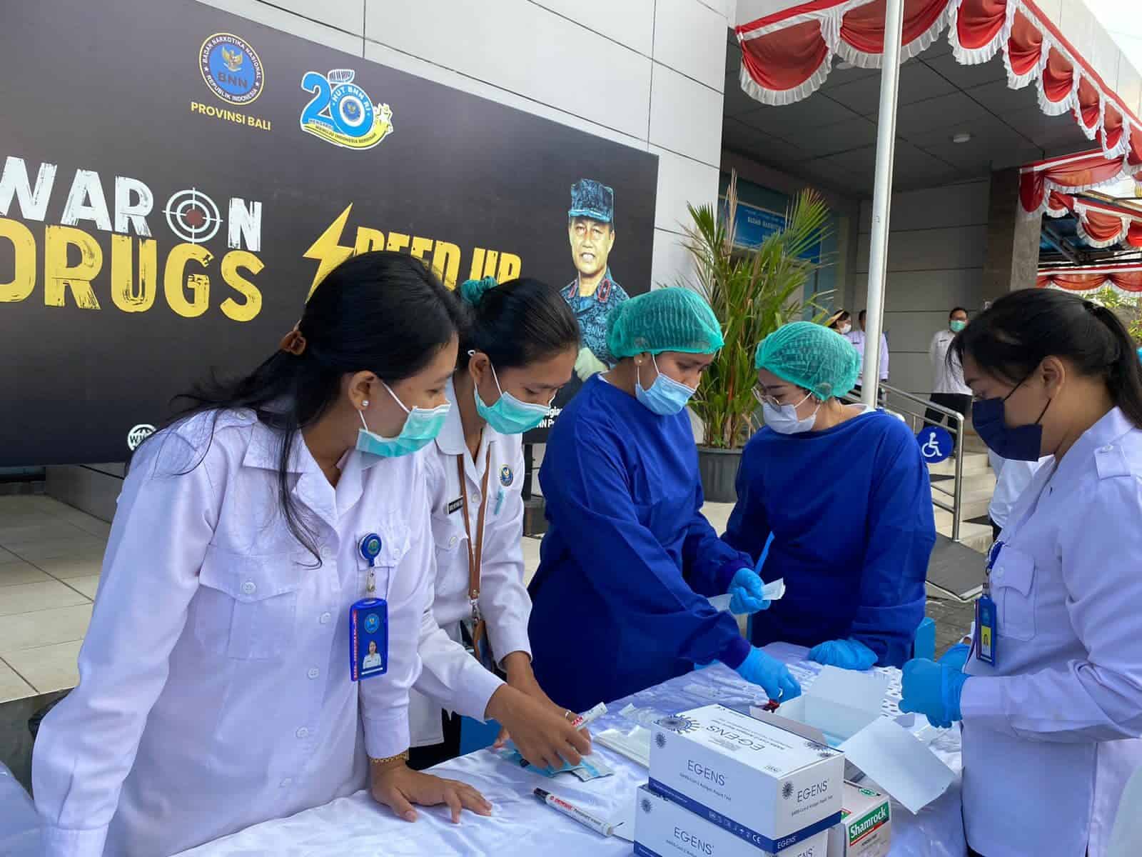 Pelaksanaan Swab Antigen terhadap seluruh personil BNNP Bali Konsep Otomatis